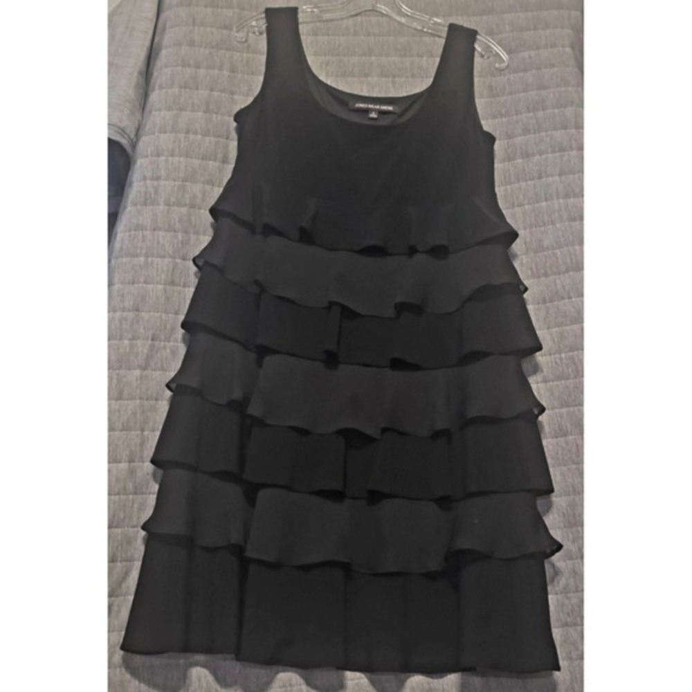 580 Jones Wear Dress Wom 8 Black Tiered Ruffle Sleeveless Scoop Neck Shift Dress